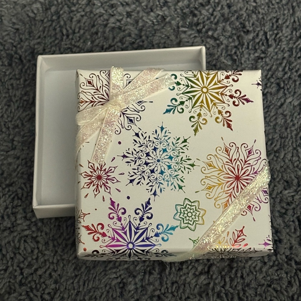 NWOT pretty colorful snowflake designed gift box with a bow design